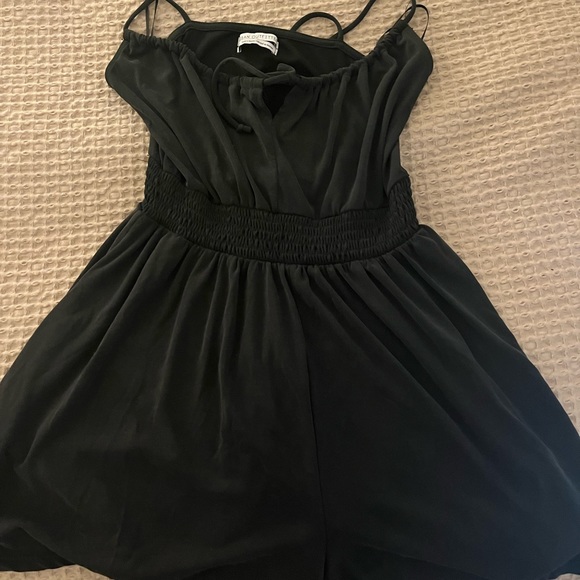 Urban Outfitters Romper - Picture 2 of 3